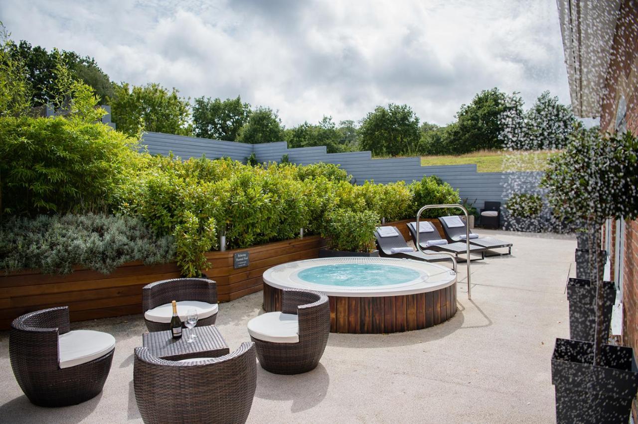 Lakeside Park Hotel & Spa Fishbourne  Exteriör bild