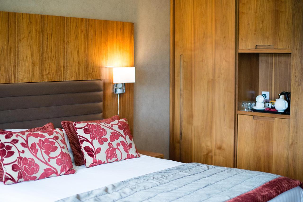 Lakeside Park Hotel & Spa Fishbourne  Exteriör bild