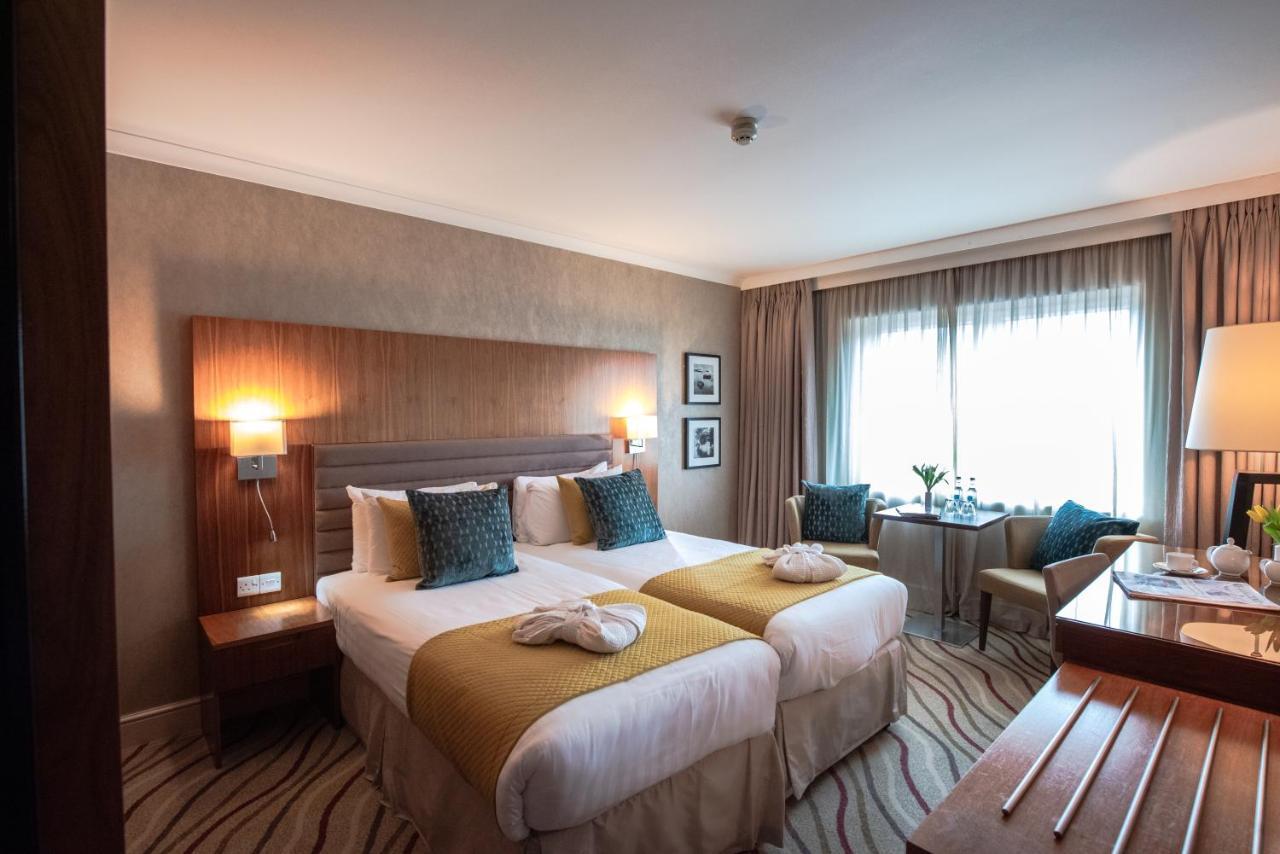 Lakeside Park Hotel & Spa Fishbourne  Exteriör bild