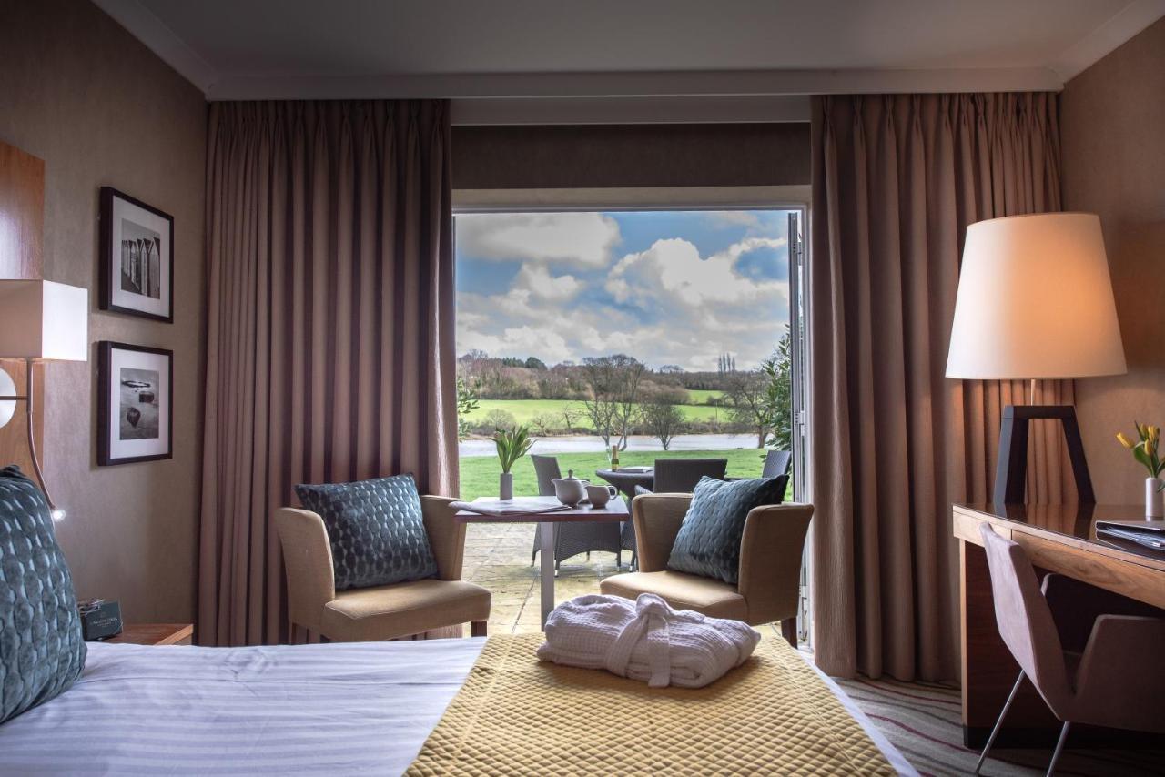 Lakeside Park Hotel & Spa Fishbourne  Exteriör bild