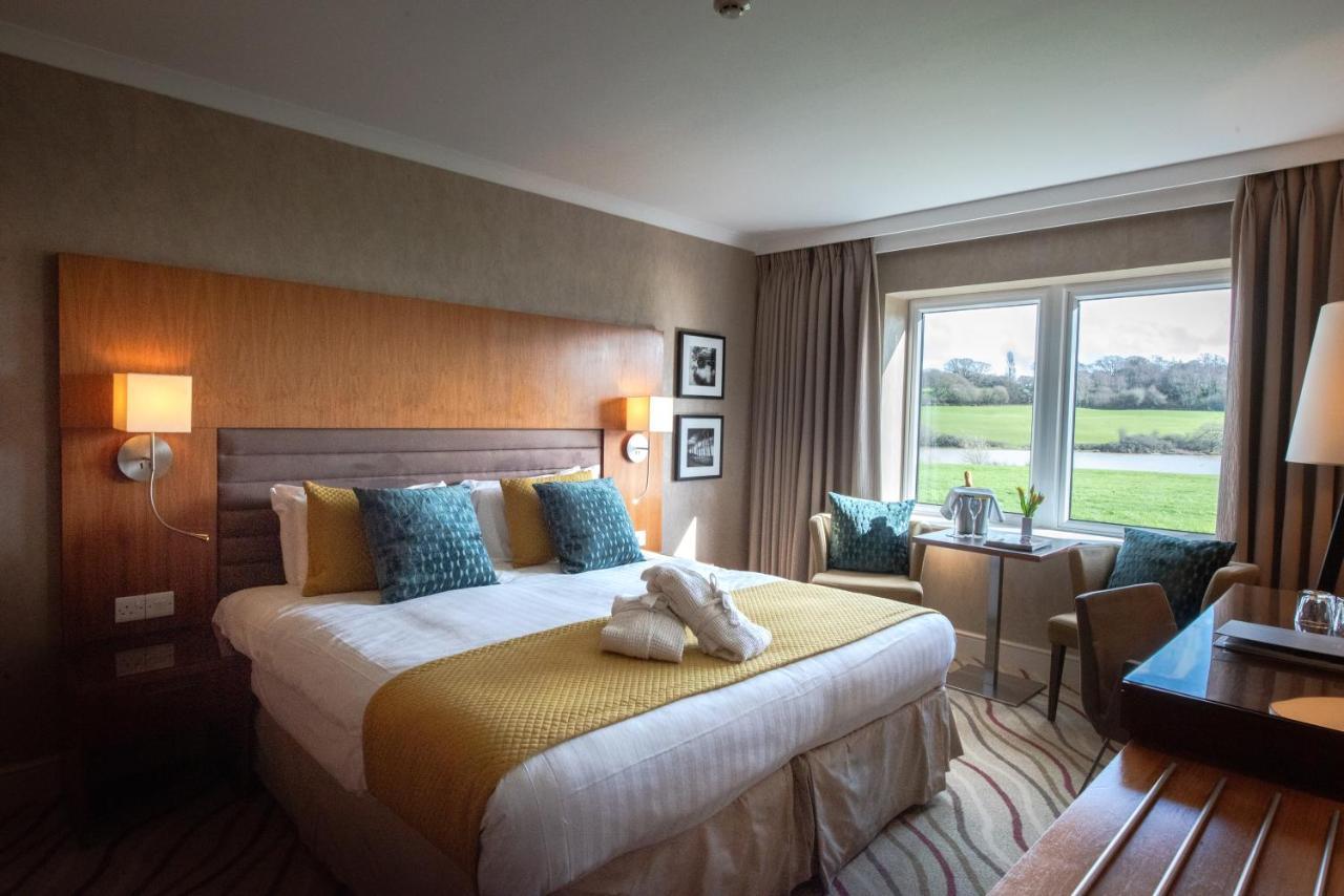 Lakeside Park Hotel & Spa Fishbourne  Exteriör bild