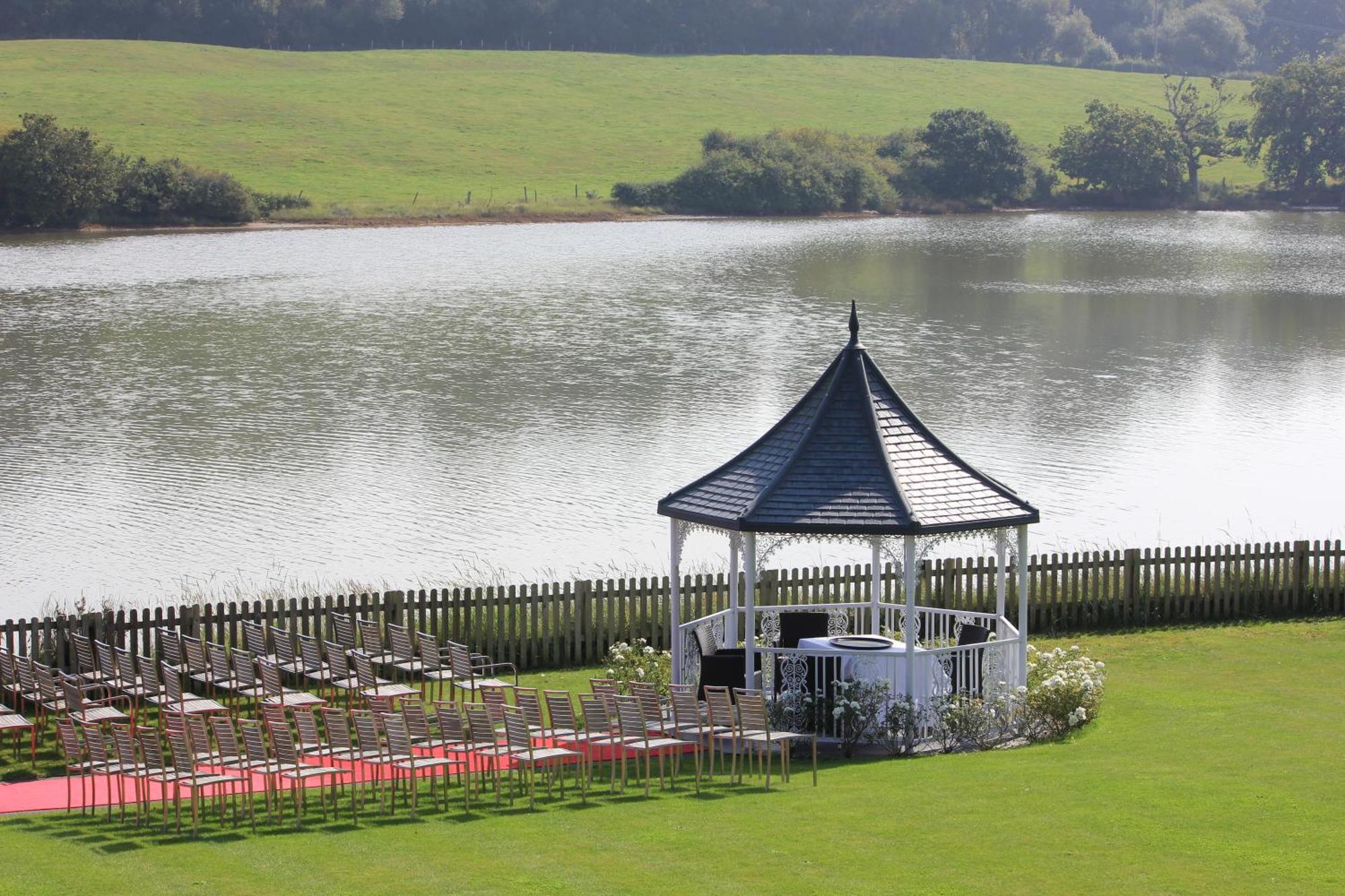 Lakeside Park Hotel & Spa Fishbourne  Exteriör bild