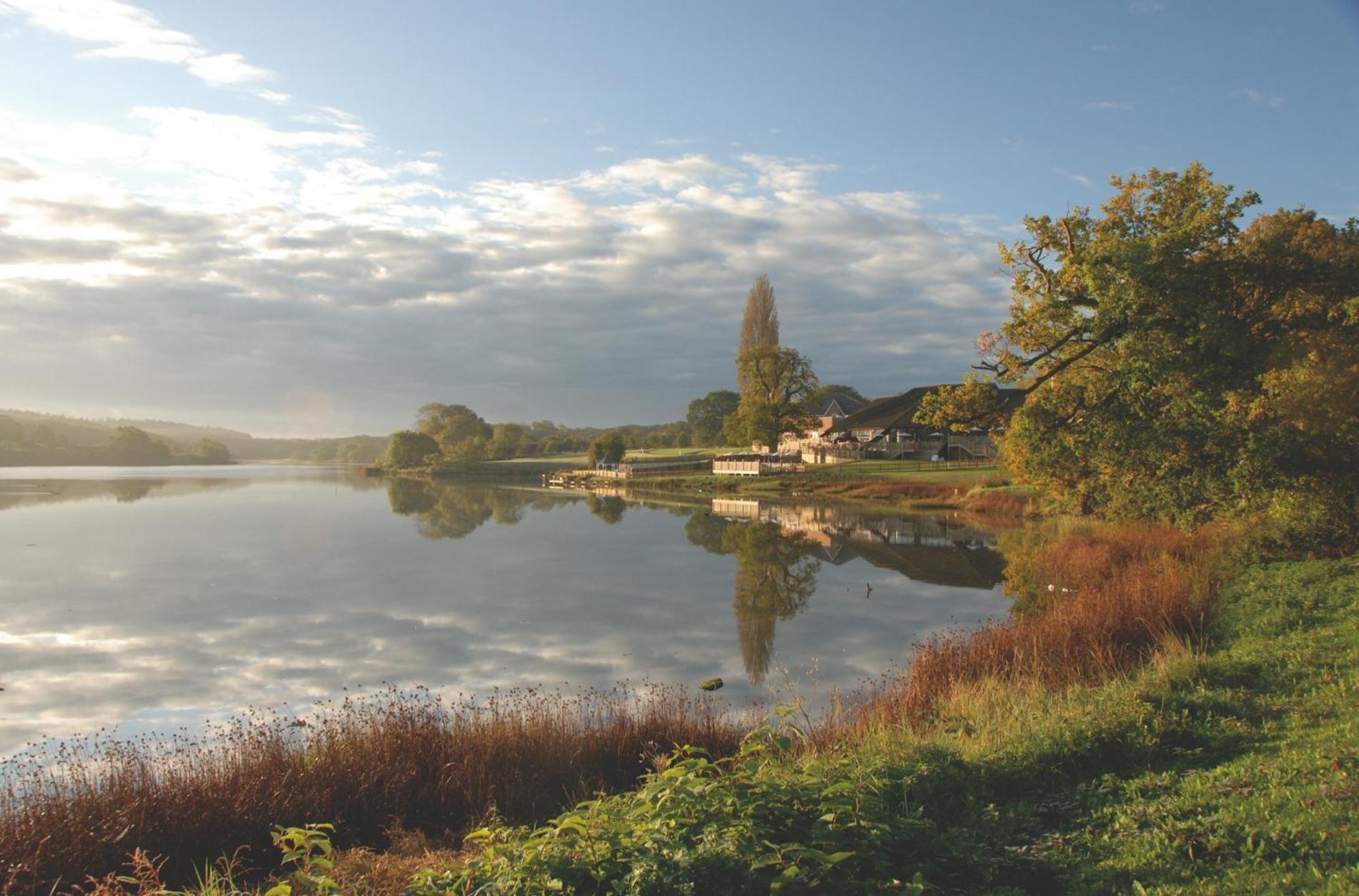 Lakeside Park Hotel & Spa Fishbourne  Exteriör bild