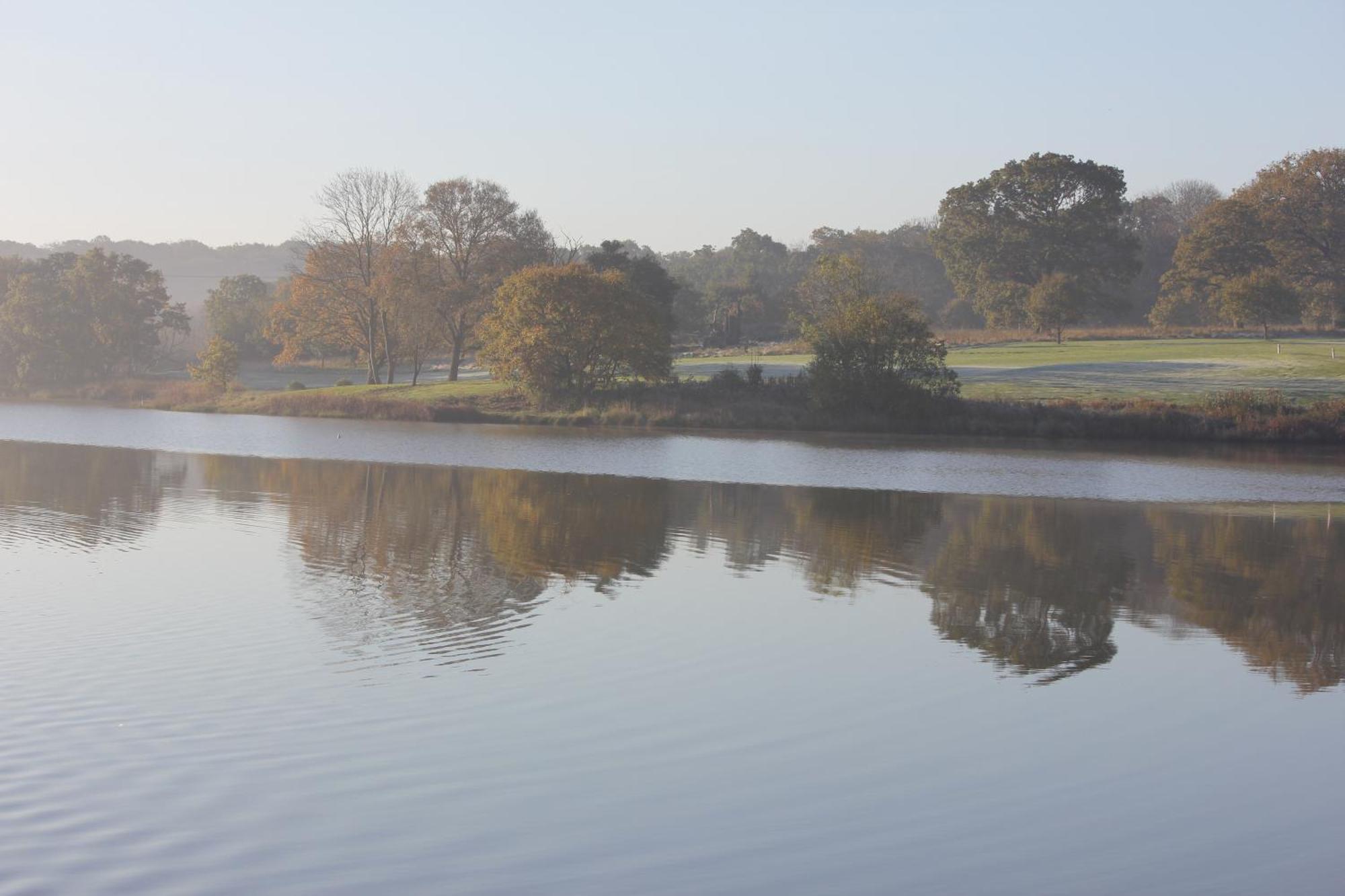Lakeside Park Hotel & Spa Fishbourne  Exteriör bild