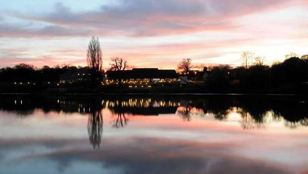 Lakeside Park Hotel & Spa Fishbourne  Exteriör bild